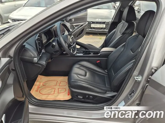 Hyundai Avante CN7 — Фото автомобиля 11