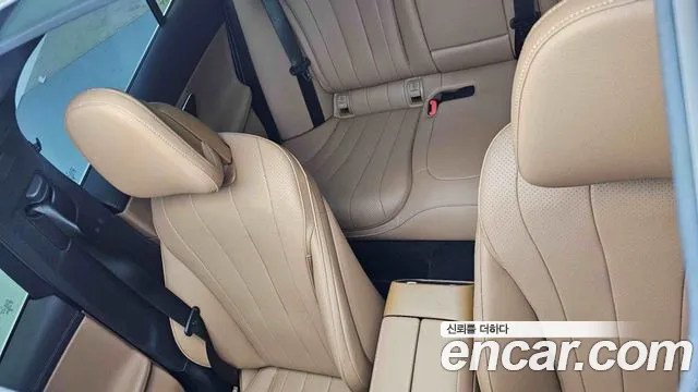 Mercedes-Benz E-Class W214 — Фото автомобиля 13