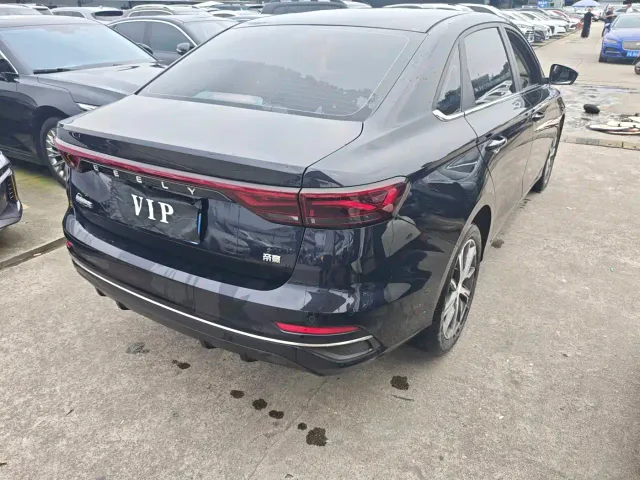 Geely Emgrand — Фото автомобиля 14