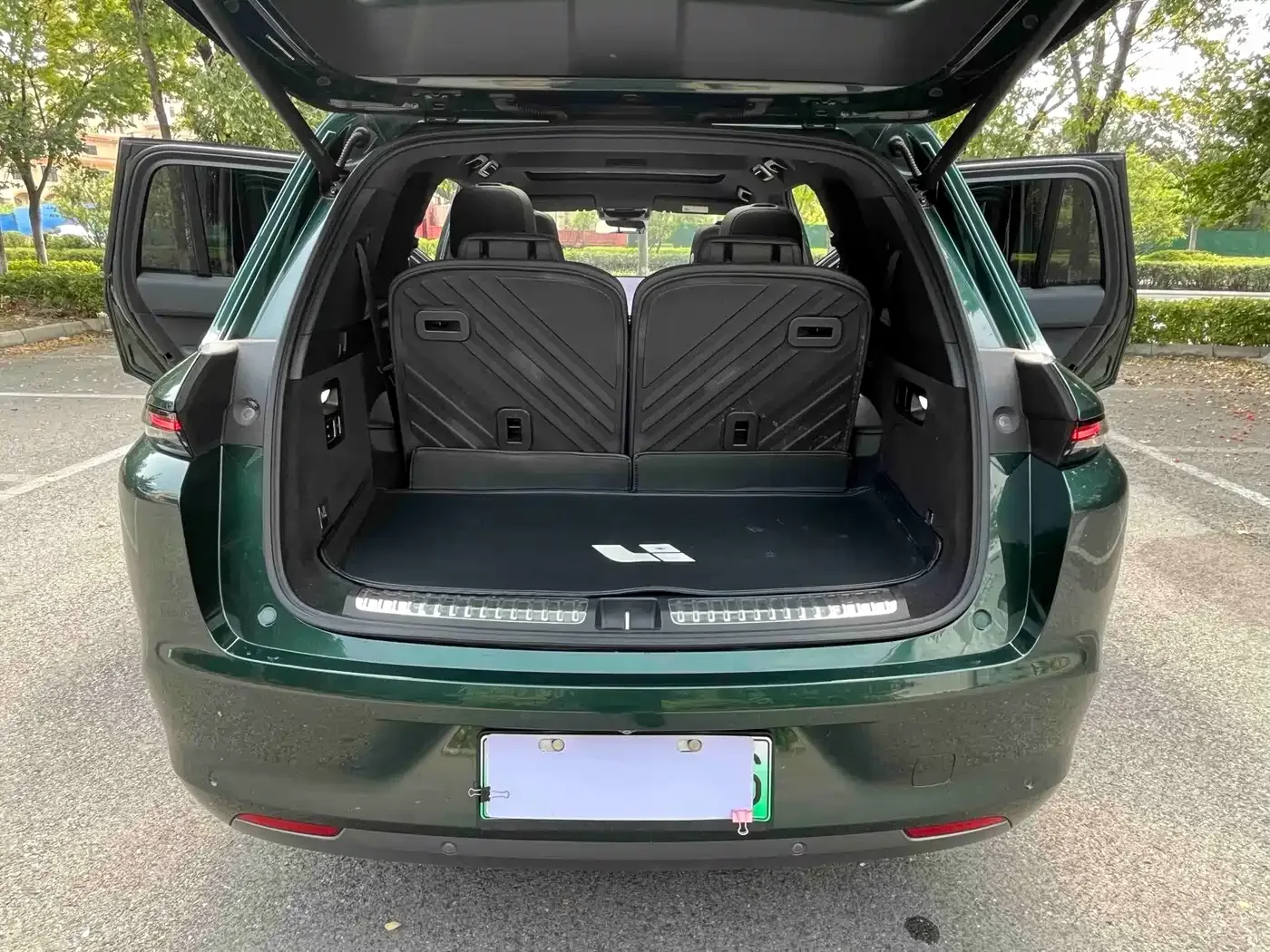 Li Auto Li L8 2023 Pro — Фото автомобиля 18