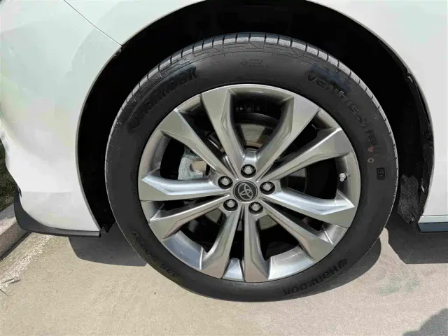 Toyota Sienna — Фото автомобиля 4