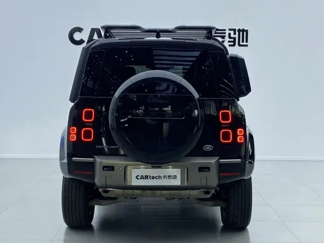 Land Rover Defender — Фото автомобиля 4