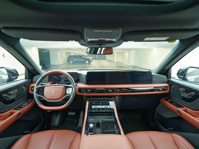 Lincoln Aviator — Фото автомобиля 19