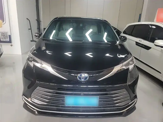 Toyota Sienna — Фото автомобиля 2