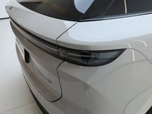 Li Auto Li Auto i6 2025 4WD Base Model — Фото автомобиля 27