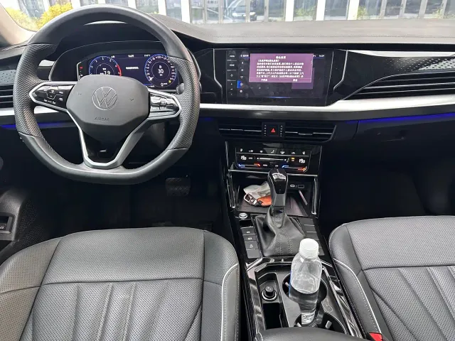 Volkswagen Passat — Фото автомобиля 14