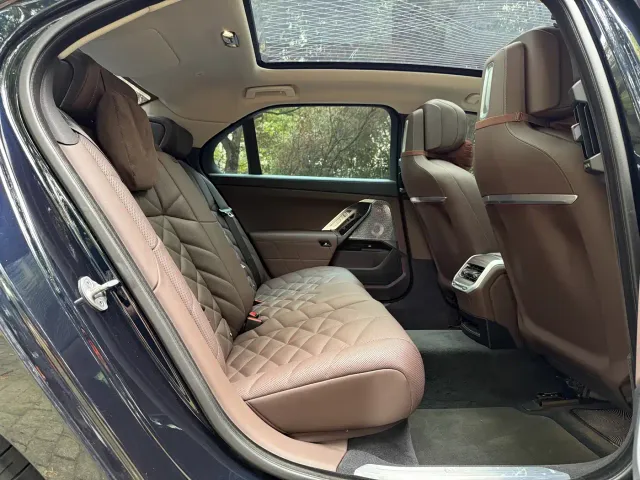 BMW 7 Series — Фото автомобиля 9