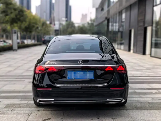 Mercedes-Benz E-Class — Фото автомобиля 6