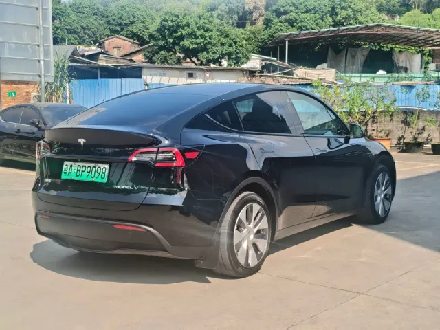 Tesla Model Y — Фото автомобиля 4