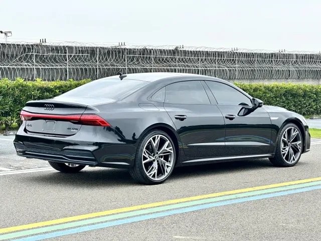 Audi A7L — Фото автомобиля 7