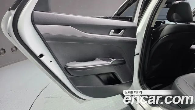 Kia K5 Новый K5 3 поколение 2.0 LPi(Для проката) — Фото автомобиля 25