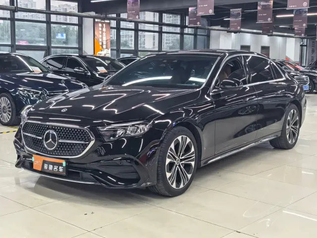 Фотография автомобиля — Mercedes-Benz E-Class
