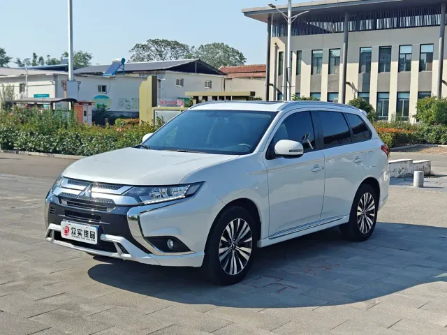Фотография автомобиля — Mitsubishi Outlander