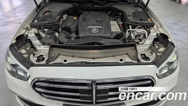 Mercedes-Benz E-Class — Фото автомобиля 6
