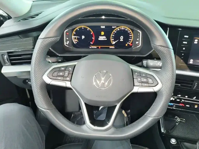 Volkswagen Passat — Фото автомобиля 10