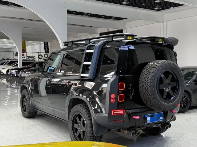 Land Rover Land Rover Defender 2023 Facelift 110 3.0T P400 Dark Special Edition — Фото автомобиля 4