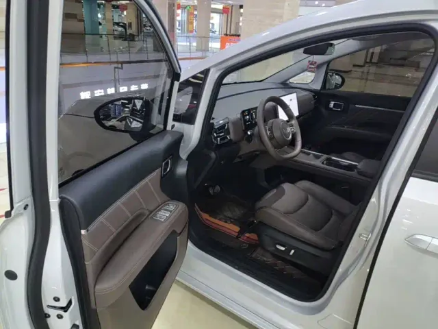 Wuling Starlight 730 — Фото автомобиля 15