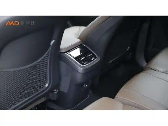 Volvo XC90 — Фото автомобиля 10