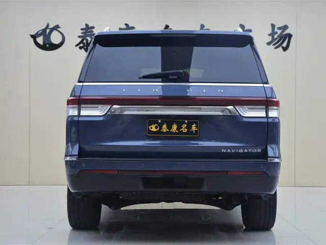 Lincoln Navigator — Фото автомобиля 3