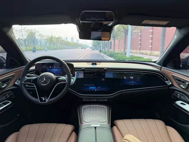 Mercedes-Benz E-Class — Фото автомобиля 7