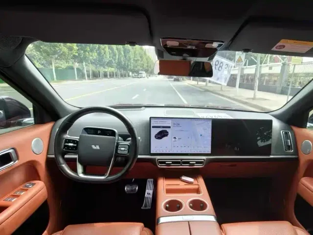 Li Auto L9 — Фото автомобиля 5