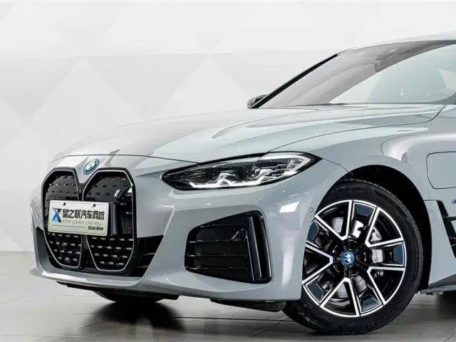 BMW i4 — Фото автомобиля 3