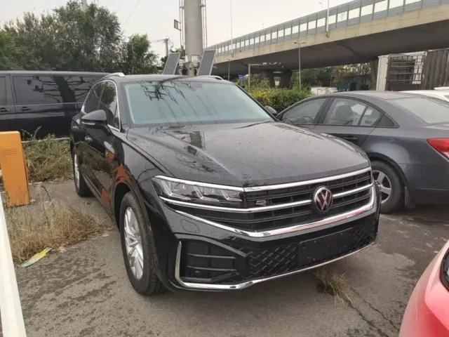 Volkswagen Touareg — Фото автомобиля 3