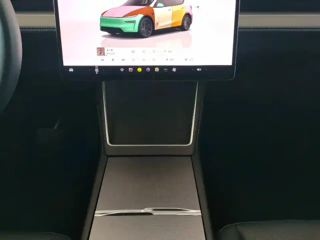 Tesla Model Y — Фото автомобиля 13