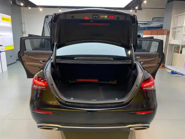 Mercedes-Benz E-Class — Фото автомобиля 8