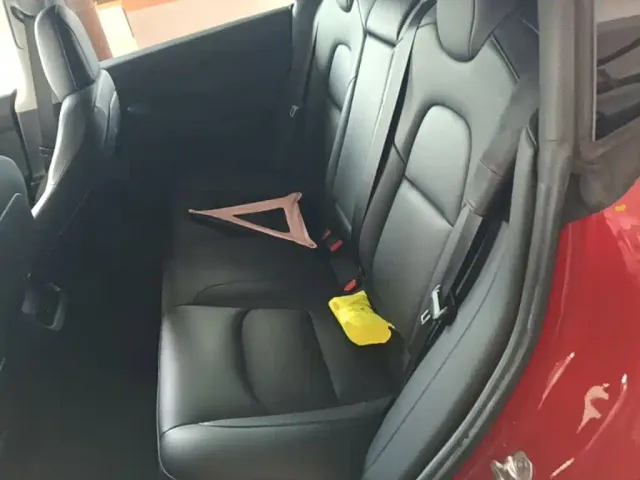 Tesla Model 3 — Фото автомобиля 16