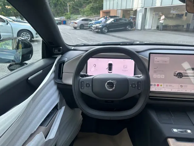 Volvo XC70 Plug-in Hybrid — Фото автомобиля 12