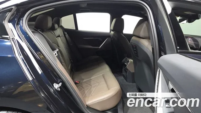 BMW 5 Series G60 — Фото автомобиля 18