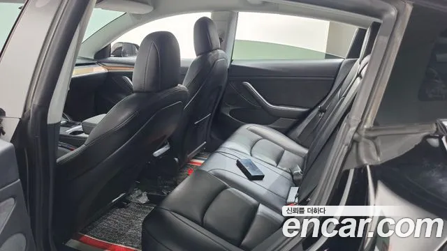 Tesla Model 3 — Фото автомобиля 14