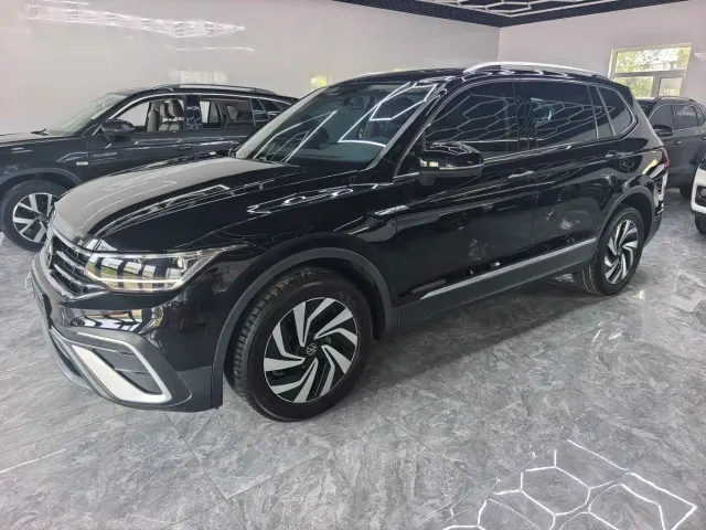 Volkswagen Tiguan L — Фото автомобиля 2