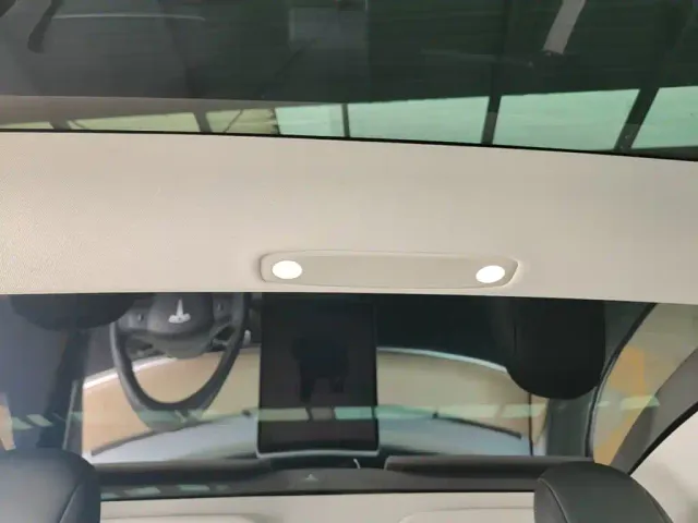Tesla Model 3 — Фото автомобиля 17