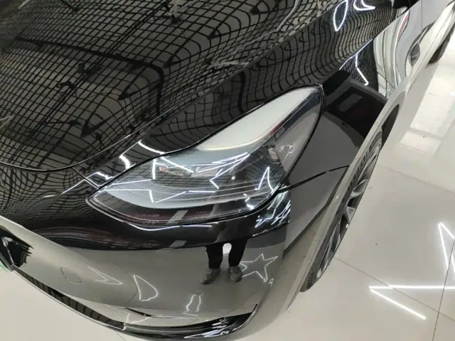 Tesla Model Y — Фото автомобиля 19