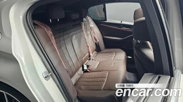 BMW 5-Series — Фото автомобиля 11