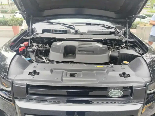 Land Rover Defender — Фото автомобиля 3