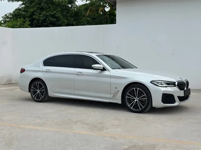 BMW 5 Series — Фото автомобиля 3