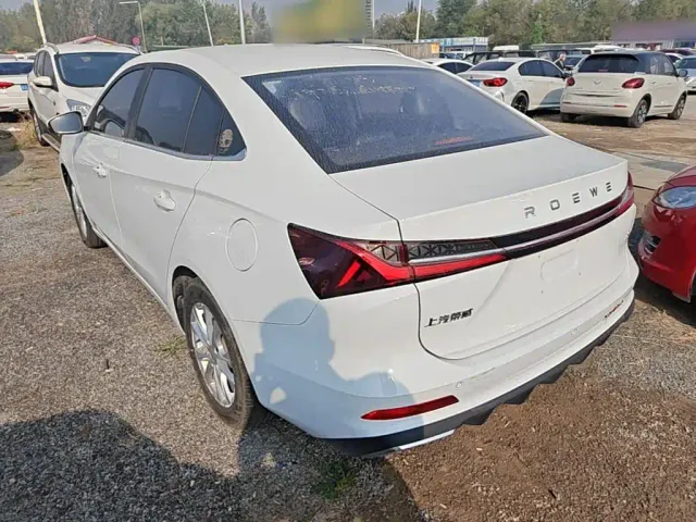Roewe i5 — Фото автомобиля 4