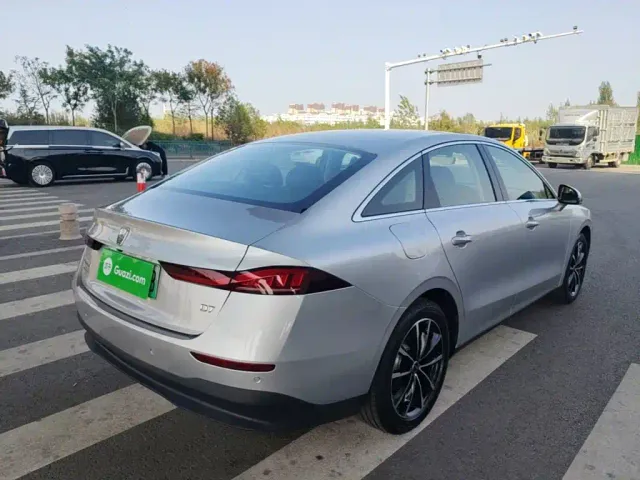 Roewe D7 — Фото автомобиля 6