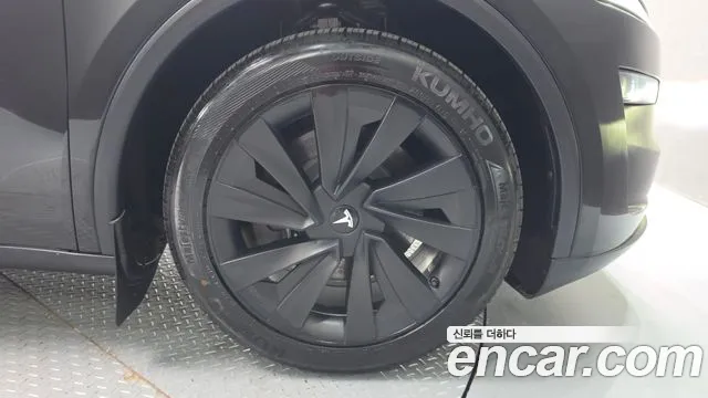 Tesla Model Y — Фото автомобиля 6