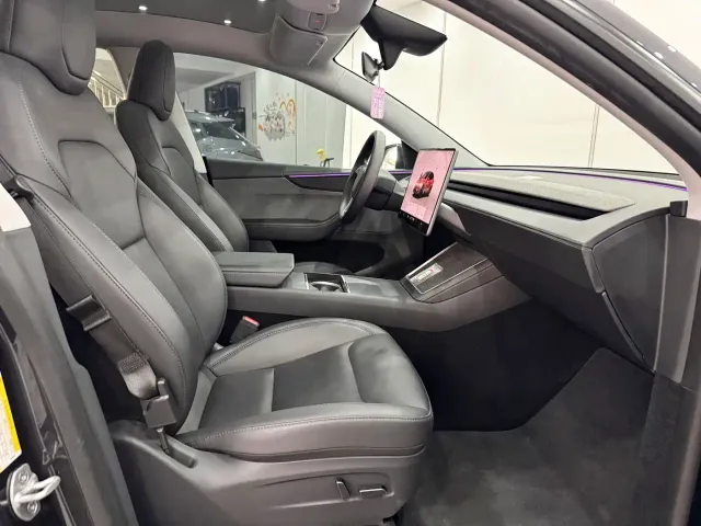 Tesla Model Y — Фото автомобиля 8