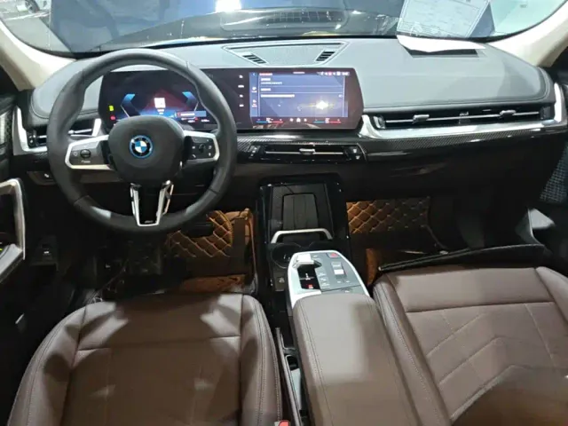 BMW iX1 — Фото автомобиля 13