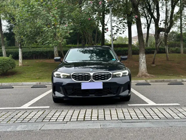 Фотография автомобиля — BMW 3 Series