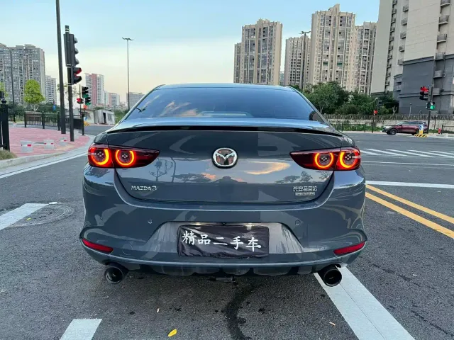 Mazda Axela — Фото автомобиля 7