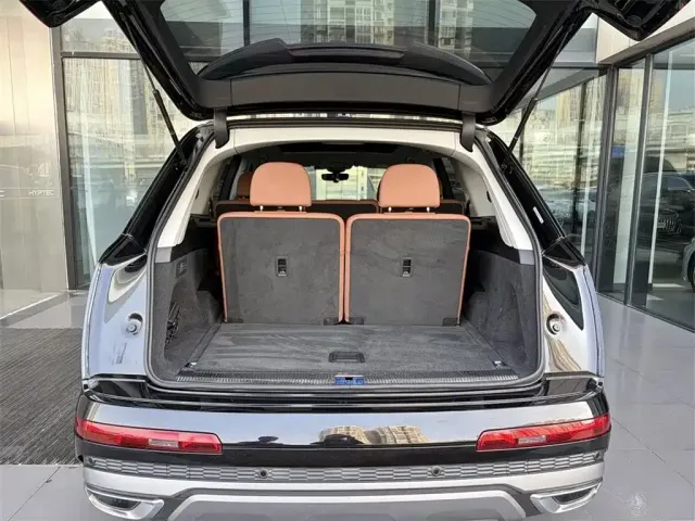 Audi Q7 — Фото автомобиля 9