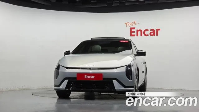 Kia EV4 — Фото автомобиля 2