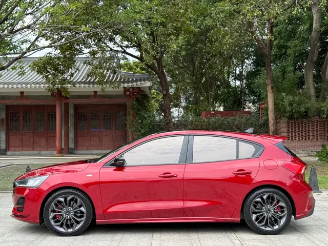 Ford Focus — Фото автомобиля 15