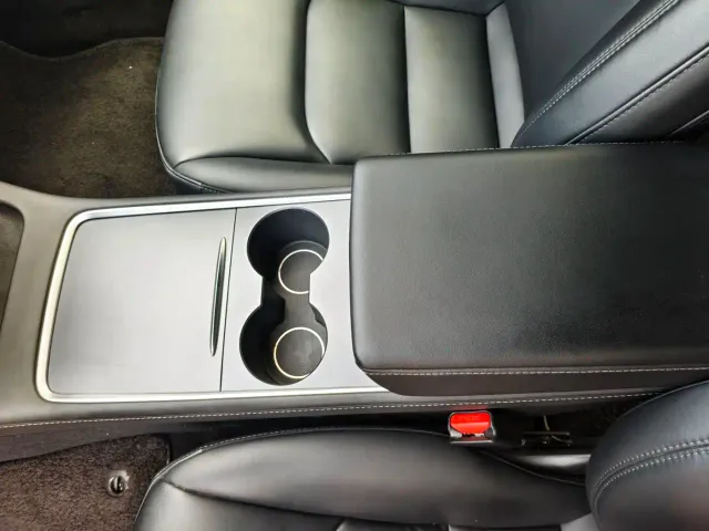 Tesla Model 3 — Фото автомобиля 13